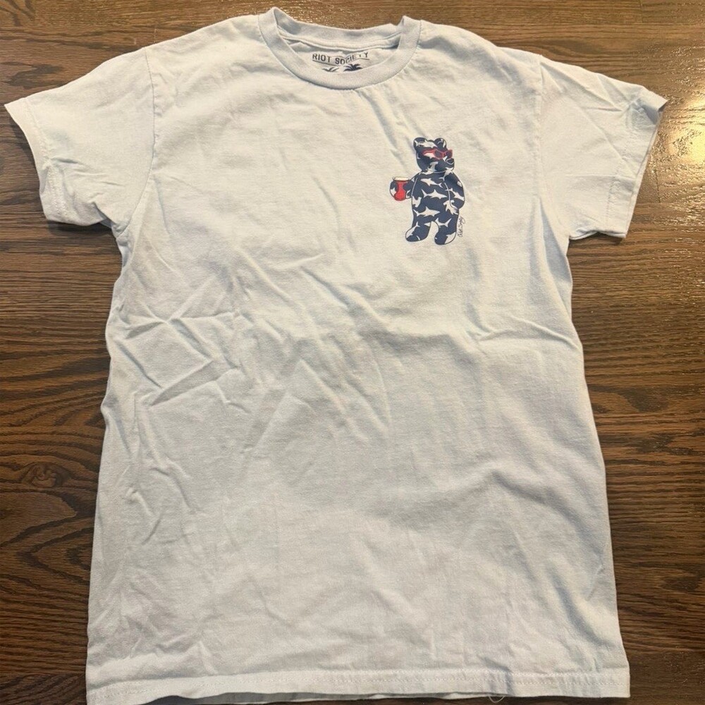Riot Society T-Shirt Mens Size S White Patriotic Bear Red Cup Graphic Tee